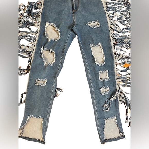 Daisy Distressed Fringe Detail Blue Jeans Size Small - Picture 8 of 16